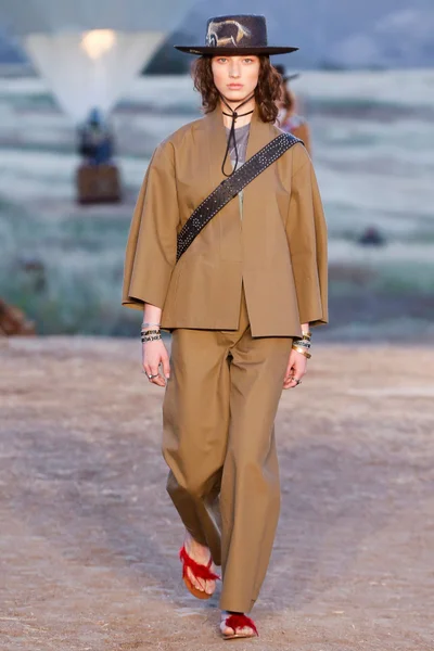 Look 13